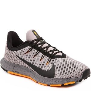 Women’s Nike Quest running shoe SUPER FAST SHIPPING